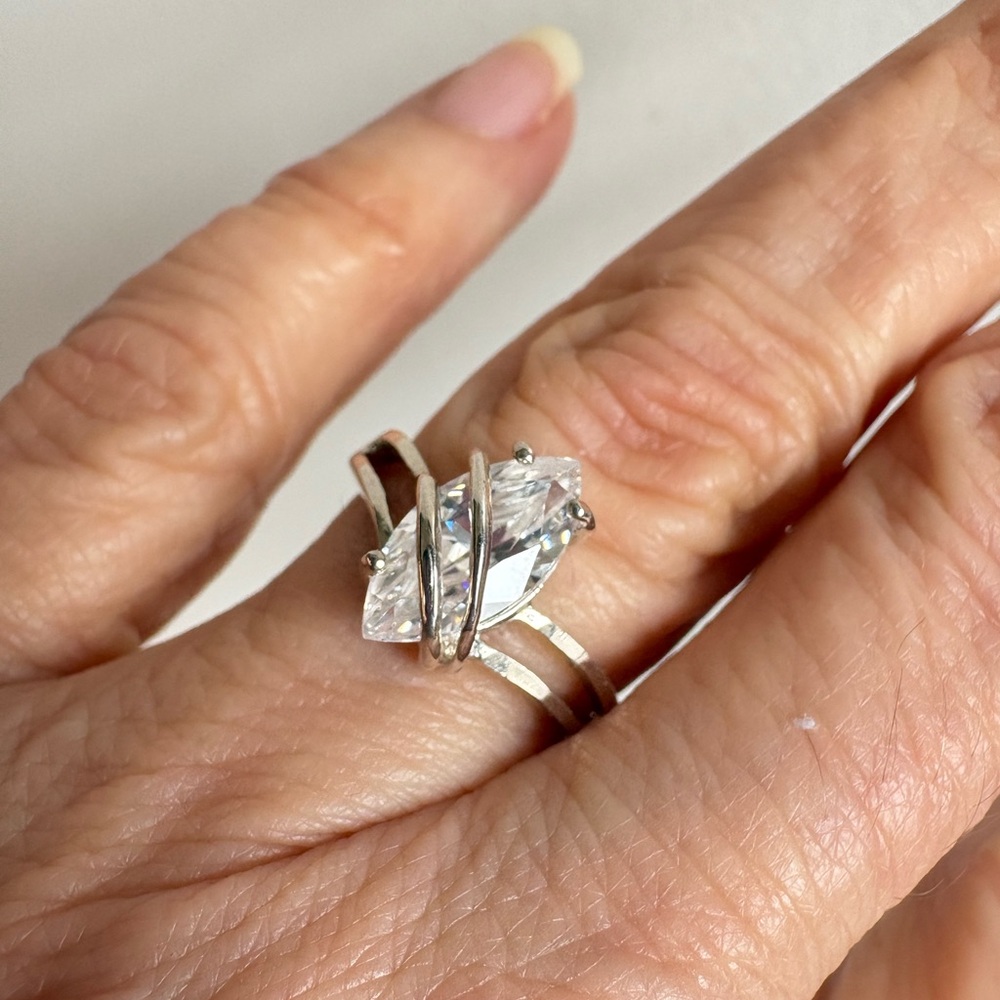 Vintage Avon 925 Sterling Silver Marquise CZ Ring NIB – Crossover Design Size 5